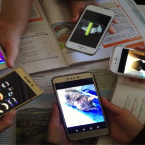 Cellulari, adolescenti e compiti: istruzioni per l’uso