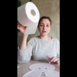Crea un coniglietto pasquale con la carta igienica